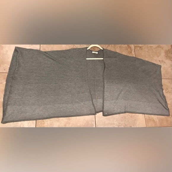 Calvin Klein One size Poncho/Shaws set - Gray and Tan - Picture 13 of 15